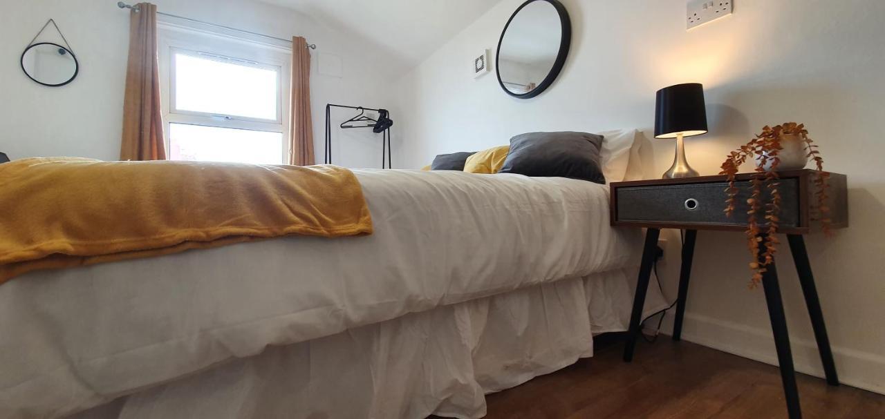 Fast Broadband, Budget Stay, Free Netflix. Cardiff Dış mekan fotoğraf