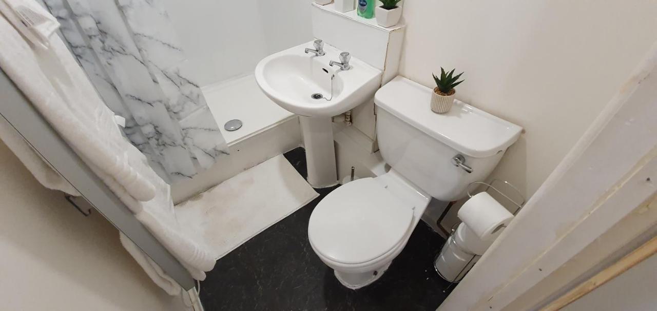 Fast Broadband, Budget Stay, Free Netflix. Cardiff Dış mekan fotoğraf